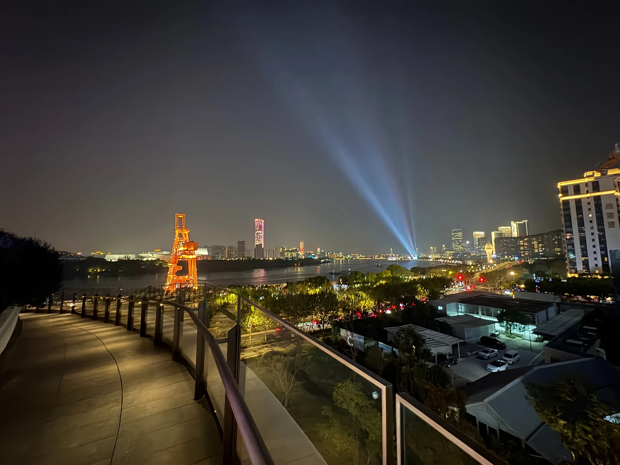 西岸旋心城市与滨江环境